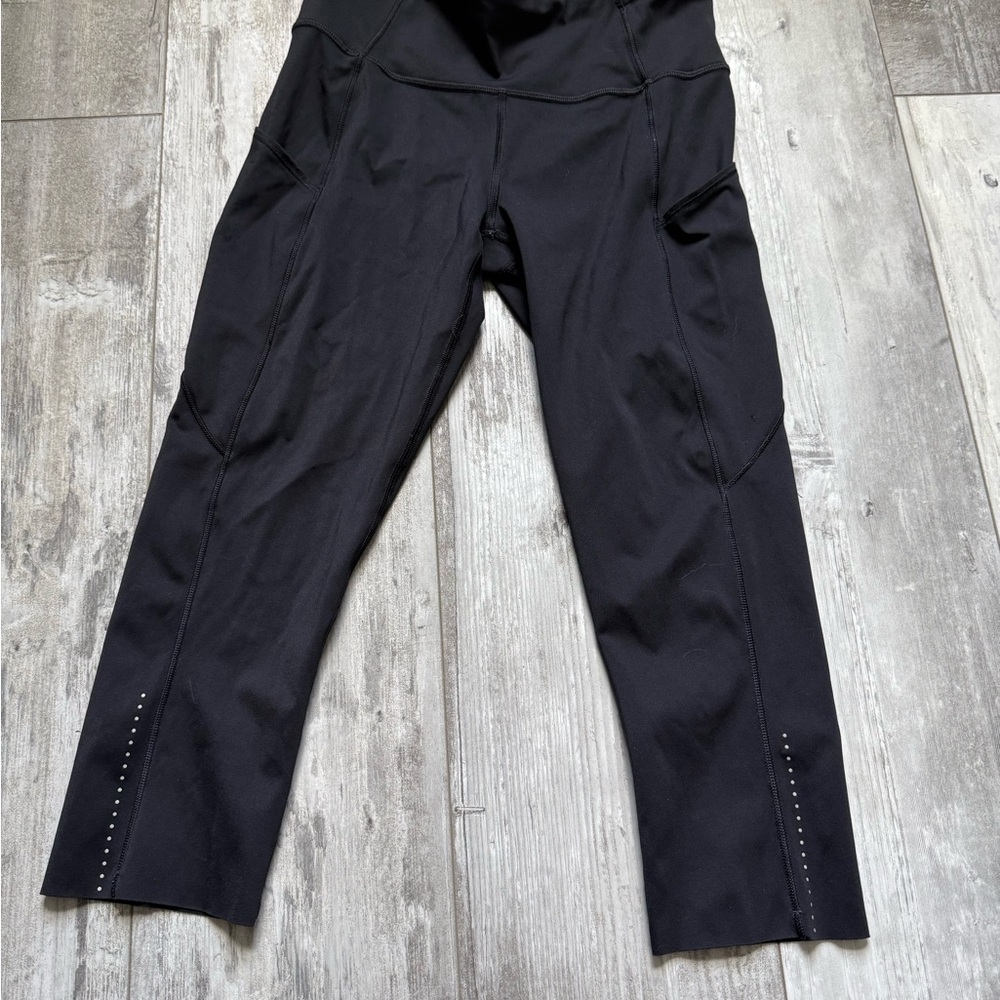Lululemon size 6 cropped leggings